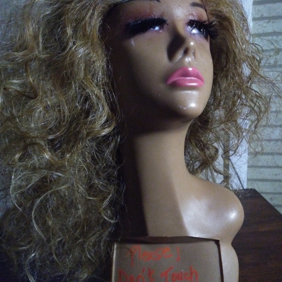 Synthetic/Human Hairair Blend - Picture 3 of 5